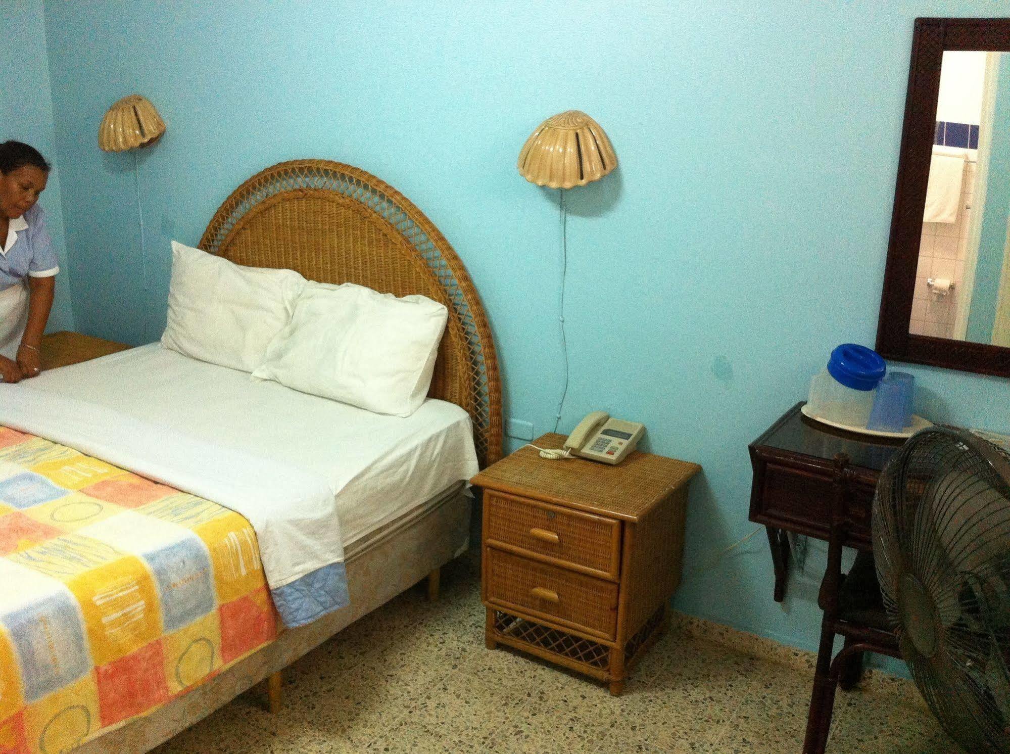 Hotel Caribe Barahona Екстериор снимка