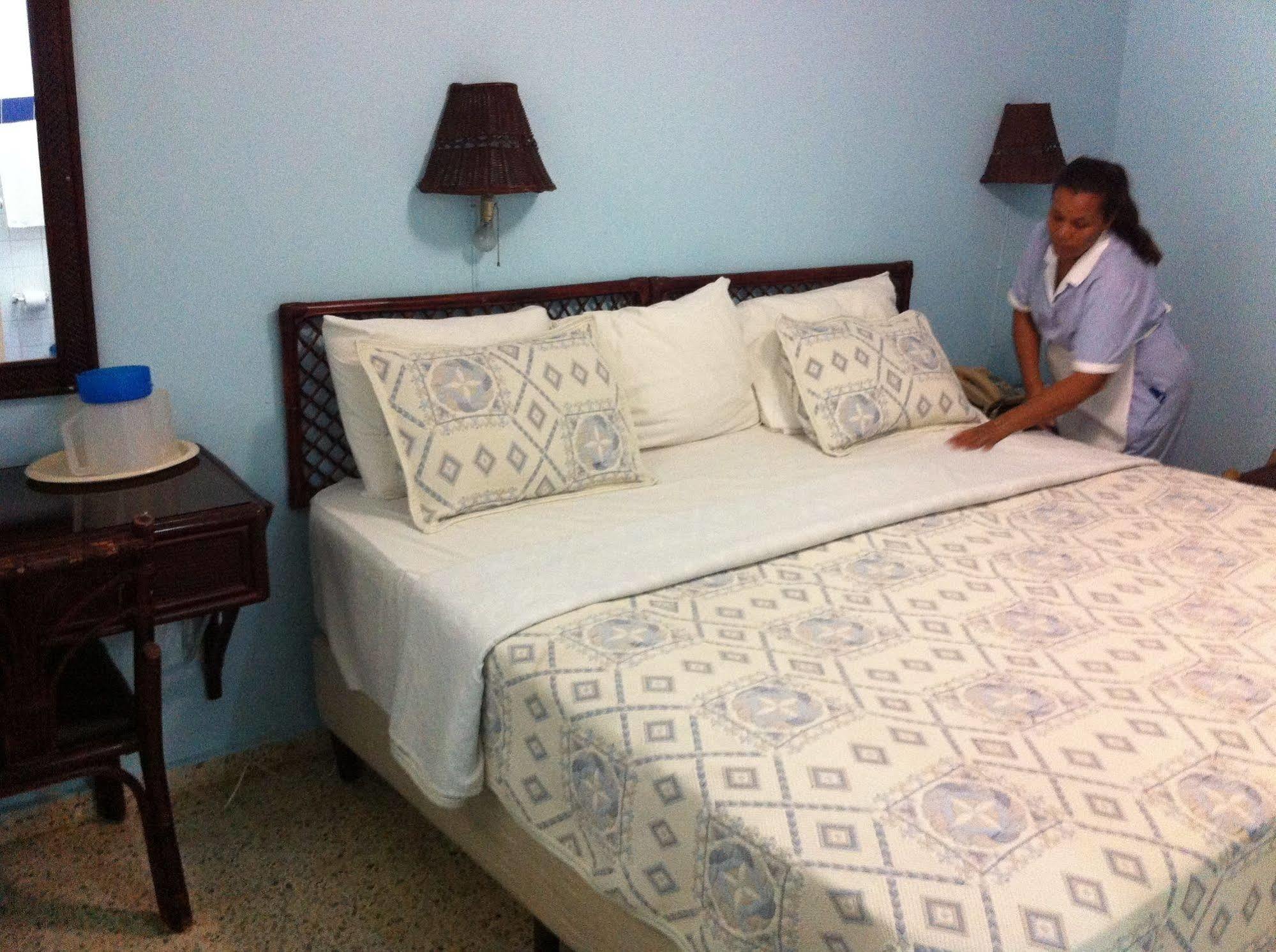 Hotel Caribe Barahona Екстериор снимка