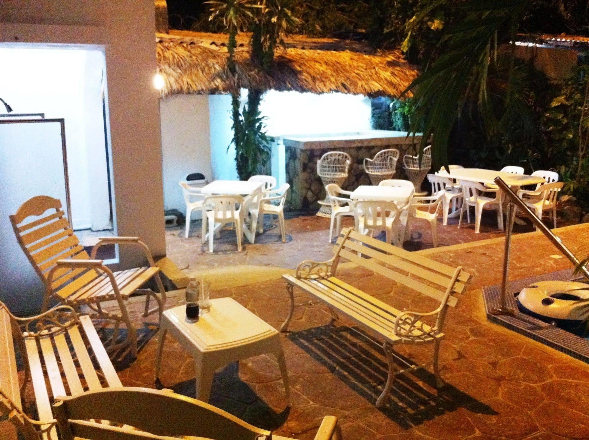 Hotel Caribe Barahona Екстериор снимка