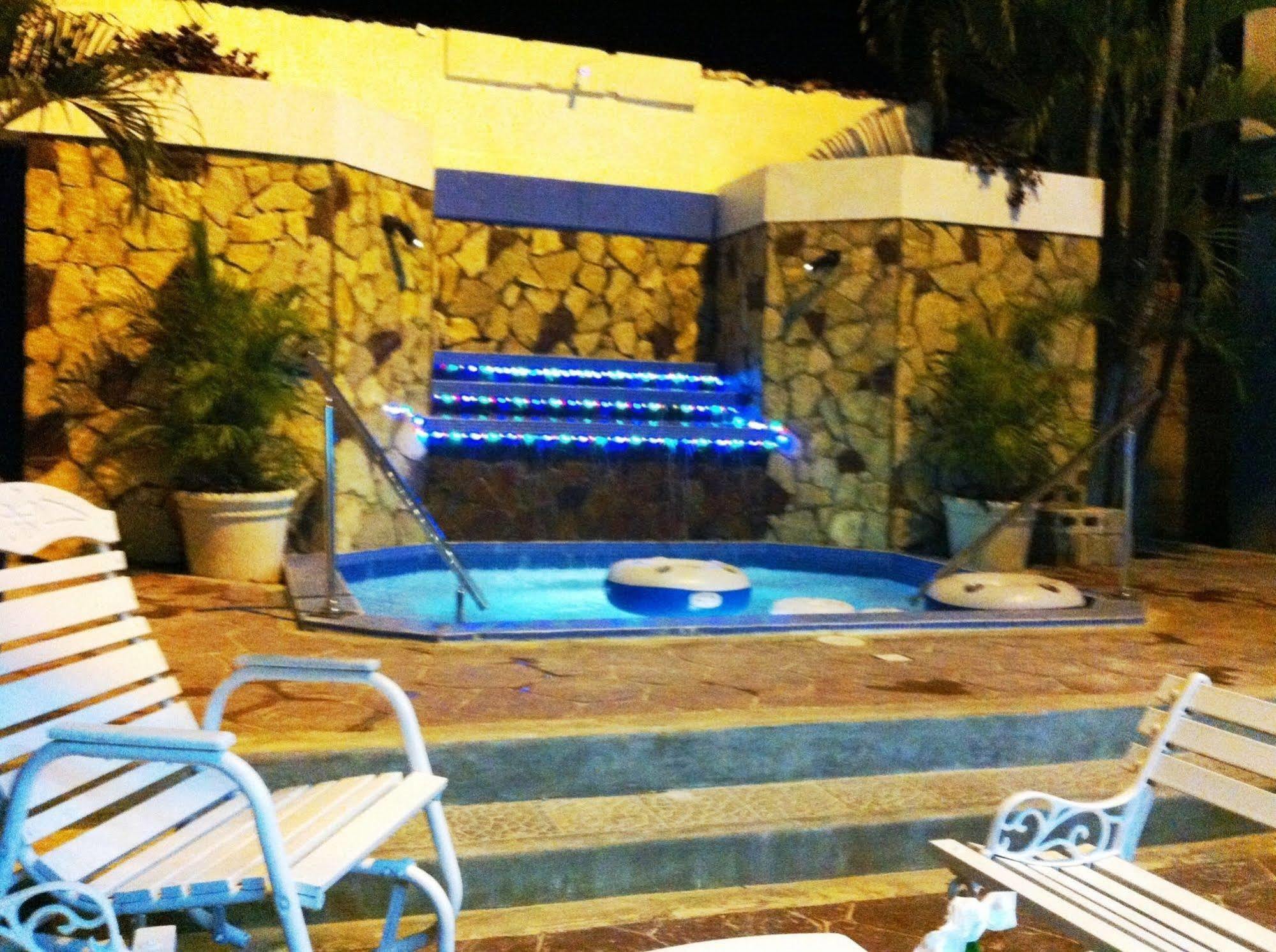 Hotel Caribe Barahona Екстериор снимка